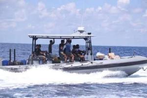菲律宾高速冲锋艇参与非法运补 携带大量可疑物资曝光