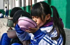 新华社评农村学生营养餐补贴被挪用 严打资金滥用乱象