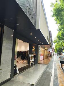 城管扎破店庆气球？商家:系帮忙清理 误会澄清