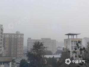 北京今日有小雨,最高气温17℃,大雾黄色预警中能见度较低 注意出行安全