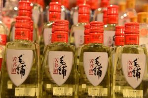 百亿俱乐部排名从第四到第十，“草本白酒”能否成劲牌破局点？ 标准发布能否助力突破