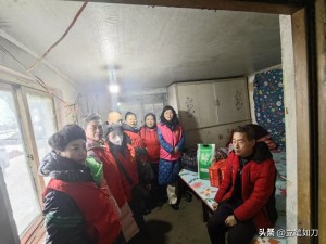 母親帶12歲兒子給環(huán)衛(wèi)工免費送元宵 用行動溫暖社會,！