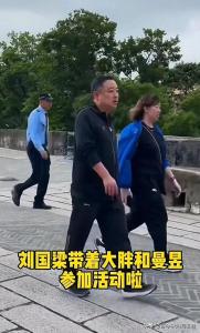 刘国梁与王曼昱和小朋友互动打球 国乒精神闪耀澳门