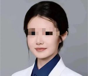 業(yè)界醫(yī)生怎么看董某瑩學醫(yī)路徑 學術(shù)成就與爭議并存