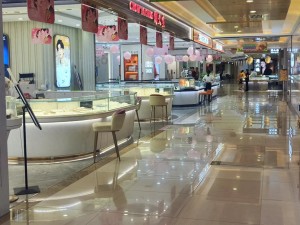 五一黃金消費(fèi)現(xiàn)“冰火兩重天” 金店冷清水貝熱