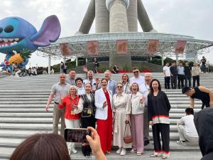 19國入境團(tuán)抵滬并游玩 外籍游客贊嘆上海發(fā)展