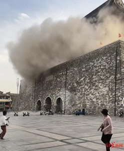 安徽鳳陽鼓樓頂部坍塌？官方通報(bào) 瓦片脫落無傷亡