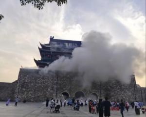 鳳陽鼓樓瓦片脫落 現(xiàn)場(chǎng)已封鎖無人傷亡