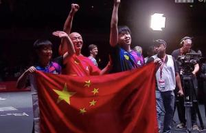 莎頭組合舉國旗慶祝奪冠 捍衛(wèi)國乒榮耀