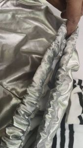 兒童節(jié)演出服穿完就退？商家出奇招 貼紙防退貨