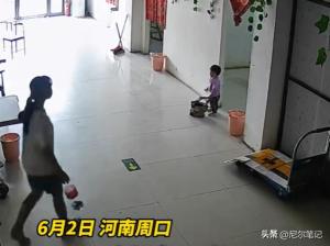 小車沖進(jìn)屋10歲姐姐神速救起妹妹 驚險瞬間化險為夷