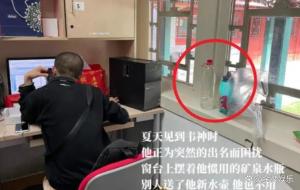 韋東奕辦公室首曝光工位簡(jiǎn)陋 低調(diào)天才的純粹世界