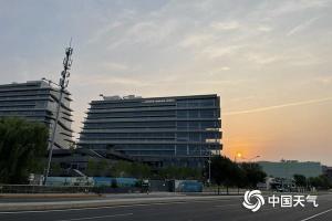 北京今天悶熱上線最高氣溫33℃ 明天將有明顯降雨過程 悶熱緩解注意防雨