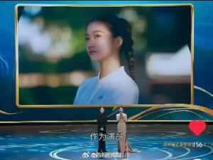 鹿晗手機屏保疑似是和關(guān)曉彤的合照 暗戳戳撒狗糧