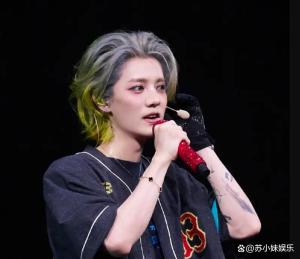 鹿晗問(wèn)“只有我一個(gè)人變老了嗎”,？