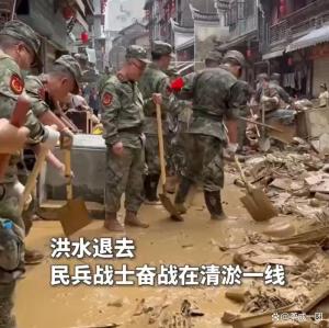 救援隊(duì)員用鐵鍬清障 村民做飯感謝 魚(yú)水情深暖人心