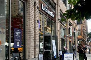 瑞幸兩家門店在美開業(yè) 顧客盈門享優(yōu)惠