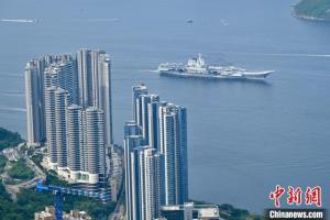 山東艦抵港市民稱身為中國人很安心 熱烈歡迎航母編隊訪港