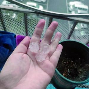 重慶中心城區(qū)下冰雹,？氣象專家回應(yīng) 高溫后強對流所致