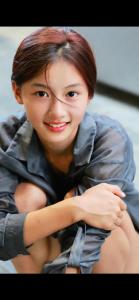15歲女孩七七走紅網(wǎng)絡(luò) 素顏視頻引關(guān)注