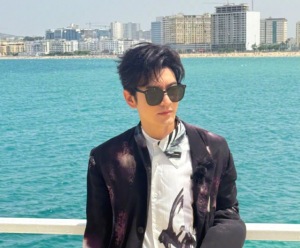 黄晓明转让名下工作室 从“演员商人”向“资本操盘手”转型？