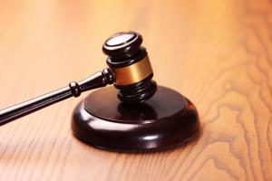 男子索赔第三者精神损失费15万 法院判决书面道歉