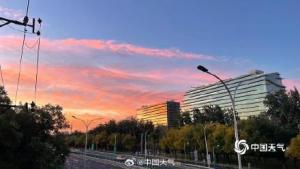 北京金粉朝霞绚丽迷人 天空披上柔美轻纱