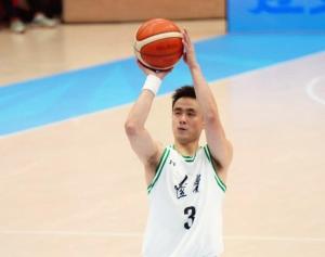 赵继伟大腿拉伤半场仅出战7分钟 左侧肌肉拉伤待评估