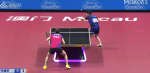 孙颖莎开局就是猛攻，首局11比4先下一城
