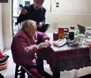 邻居称被儿子殴打老人有4个女儿 案件引发广泛关注