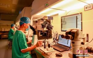 湖南“最老婴儿”一出生就“15岁” 冷冻胚胎奇迹