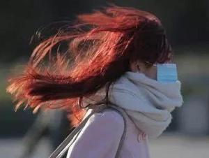 北京今天西部山区阵风可超七级，天晴干燥，请及时补水 注意保湿防范