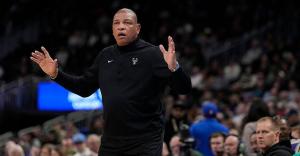 雄鹿主帅：字母哥从未申请交易 澄清流言坚定留队意愿