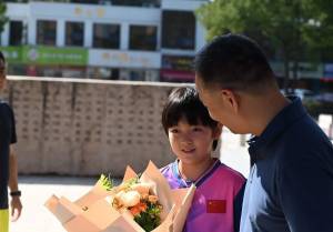 霸气夺双冠！中国女乒又一9岁新星崛起 小张怡宁崭露头角