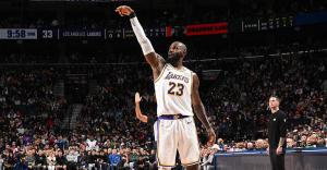 詹姆斯談客場(chǎng)縱情慶祝 享受賽場(chǎng)每一刻