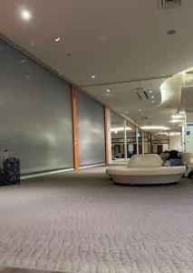 日本強震后多人在機場大廳打地鋪 意外的生存挑戰(zhàn)