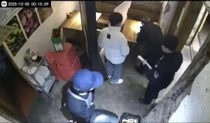 十人聚餐9人开溜 留下男子付餐费 餐费已结清