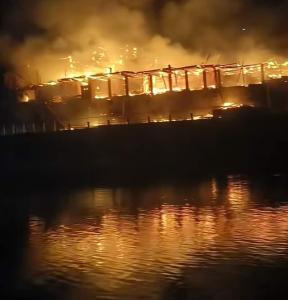 当地通报千年古镇深夜大火 无人员伤亡及文物受损