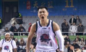 连中4记三分球！高诗岩25分7篮板11助攻4抢断，激情撒盐 率队三连胜