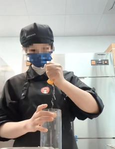 媒体：“手打奶茶”营销已彻底变味 员工玩梗引发信任危机