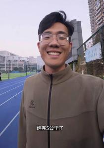 研究生教人骑车2年赚27万元 小众生意走红