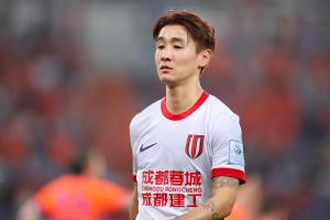 成都蓉城官宣续约韦世豪 继续为城市而战