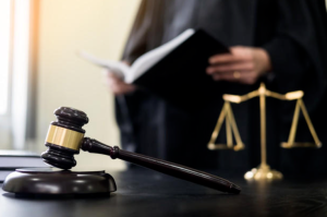 女子撞见闺蜜和前男友后难接受跳楼 醉酒夜悲剧引发索赔官司