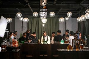 短剧“狂飙”，抄袭、速成与失序的剧本