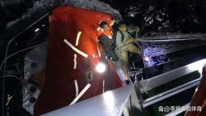 外籍货轮倾覆中国海警已救起13人 紧急救援彰显人道主义担当