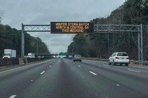 近3000架次航班被取消在美华人发声 风暴影响持续扩大