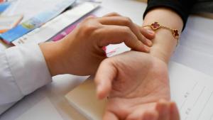 媒体：让中成药告别“尚不明确”时代 推动科学规范化发展