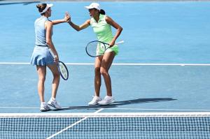 张帅组合进澳网女双四强 逆转胜晋级