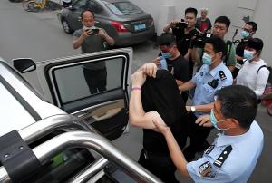 警方通报男子将同小区居民捅死 琐事争执酿悲剧