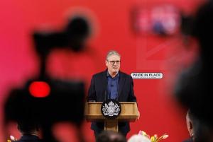 英国首相斯塔默拒绝辞职 坚定立场应对危机